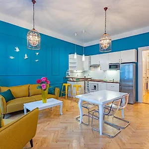 https://colorful-wenceslas-square-apartment.praguehotelsweb.com