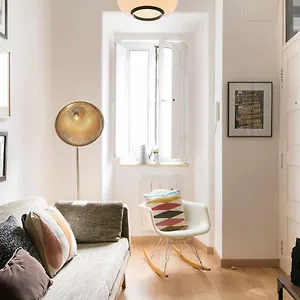 https://riverside-apartment-with-private-terrace.hotels-lisbon-portugal.com
